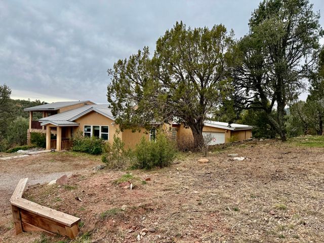 14 PINON Avenue, Cedar Crest, NM 87008