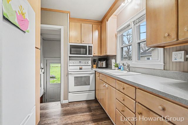 116 N Douglas Avenue, Three Rivers City, MI 49093
