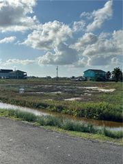 245 Sailfish Dr, Rockport, TX 78382