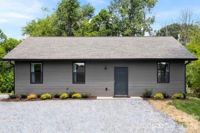 1003 College Boulevard, Dallas, NC 28034