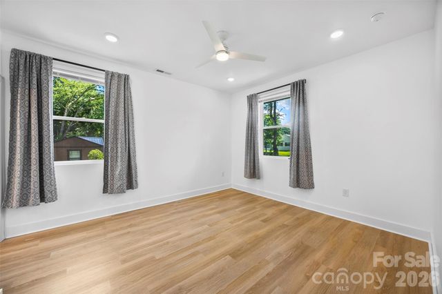 1003 College Boulevard, Dallas, NC 28034