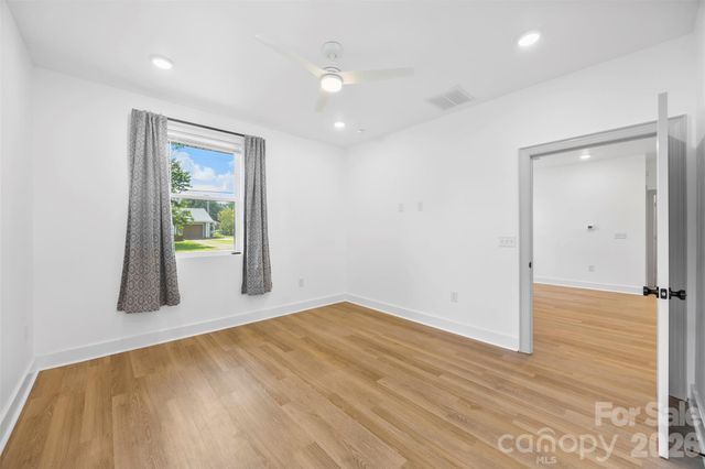 1003 College Boulevard, Dallas, NC 28034