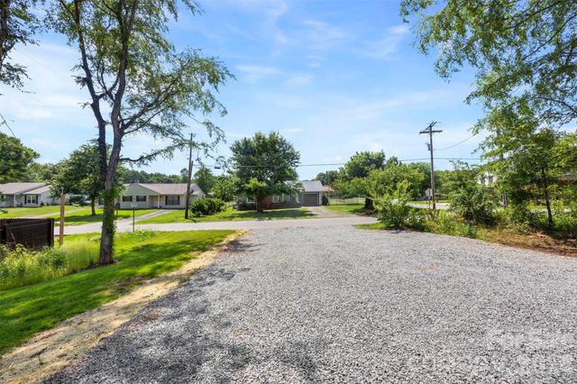 1003 College Boulevard, Dallas, NC 28034