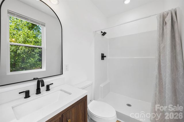 1003 College Boulevard, Dallas, NC 28034