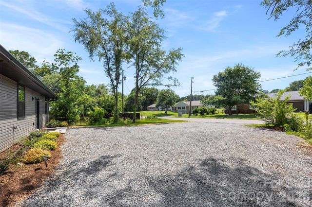 1003 College Boulevard, Dallas, NC 28034