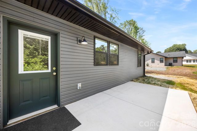 1003 College Boulevard, Dallas, NC 28034