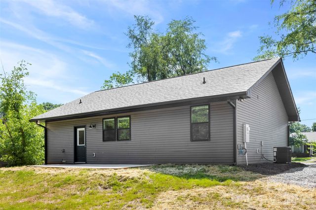 1003 College Boulevard, Dallas, NC 28034