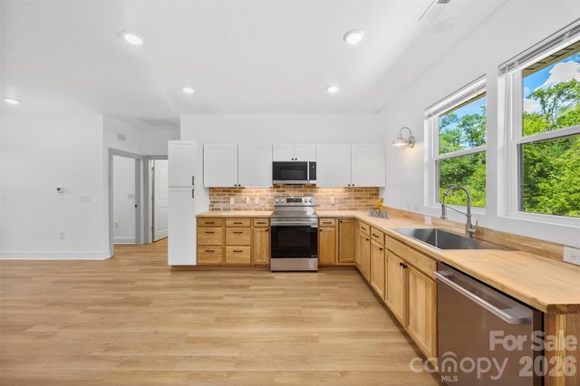 1003 College Boulevard, Dallas, NC 28034