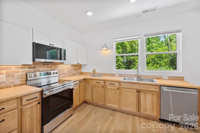 1003 College Boulevard, Dallas, NC 28034