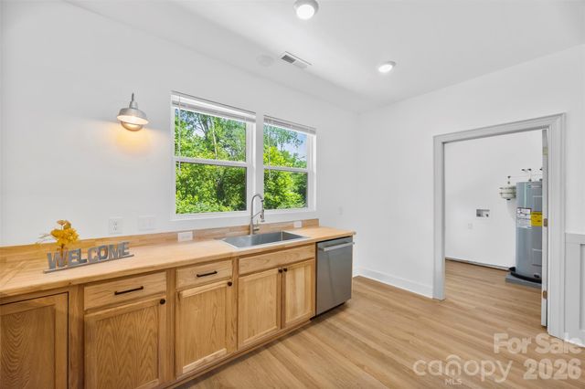 1003 College Boulevard, Dallas, NC 28034