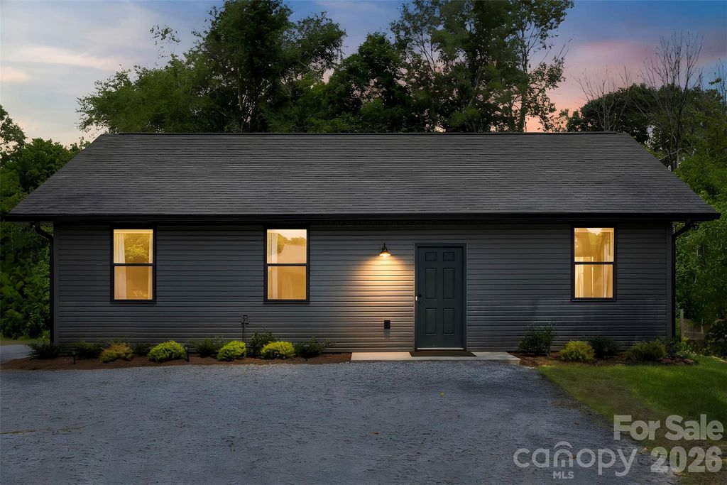1003 College Boulevard, Dallas, NC 28034