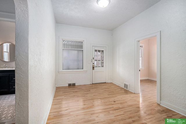 1616 S 6 Street, Omaha, NE 68108