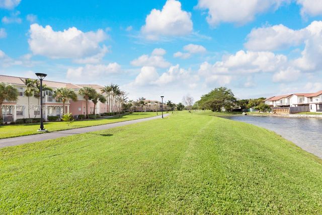 10012 NW 7th St 216, Miami, FL 33172