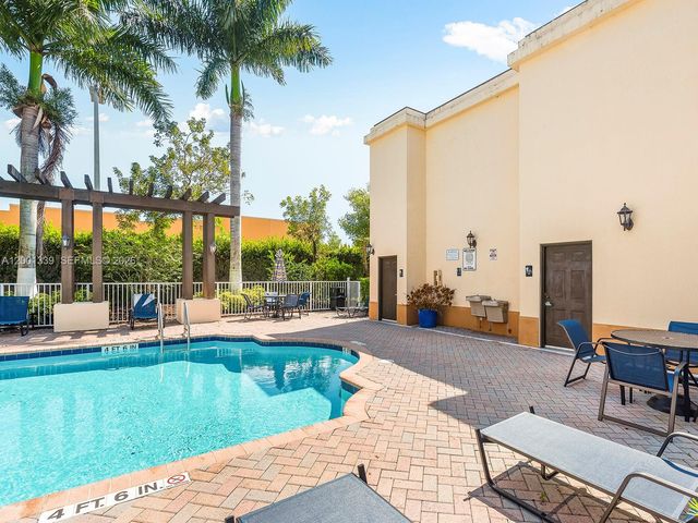 10012 NW 7th St 216, Miami, FL 33172