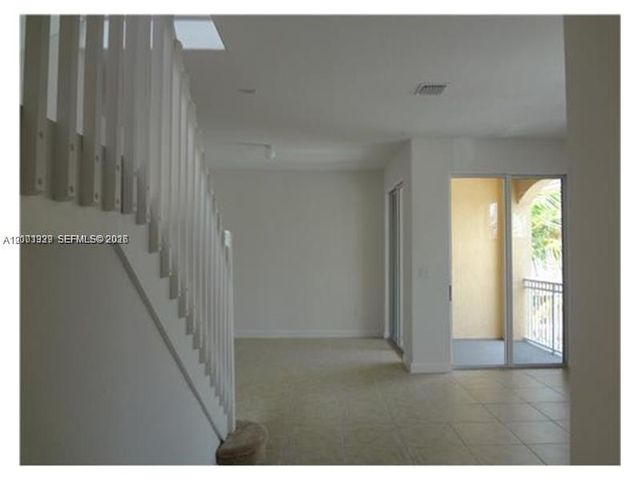 10012 NW 7th St 216, Miami, FL 33172