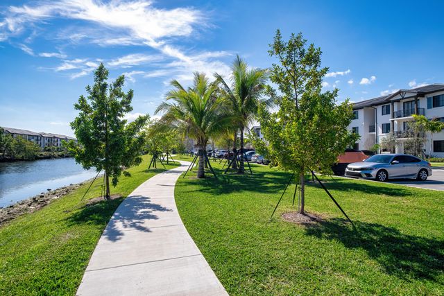 2000 Stirling Road 3-301, Hollywood, FL 33020