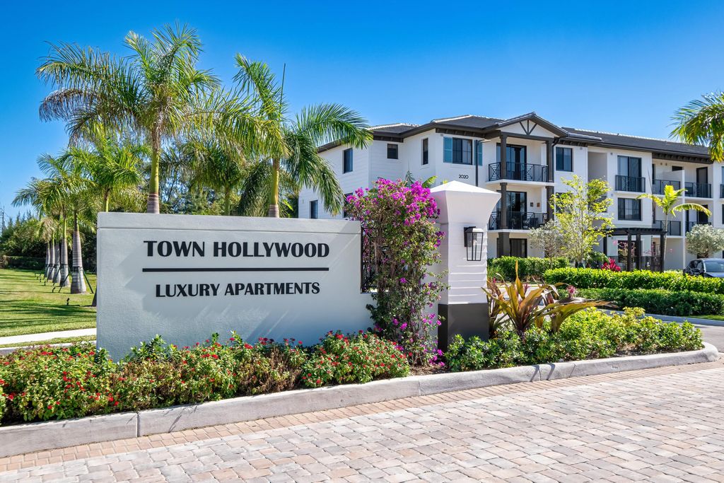 2000 Stirling Road 3-301, Hollywood, FL 33020
