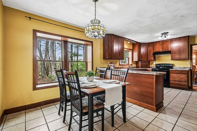 20 Crestwood Rd, North Reading, MA 01864