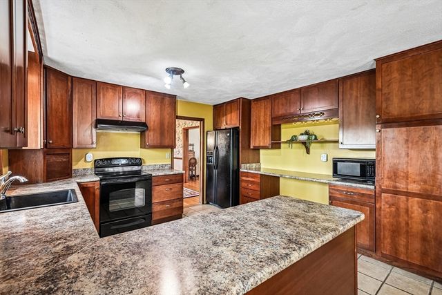 20 Crestwood Rd, North Reading, MA 01864