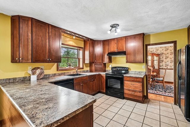 20 Crestwood Rd, North Reading, MA 01864