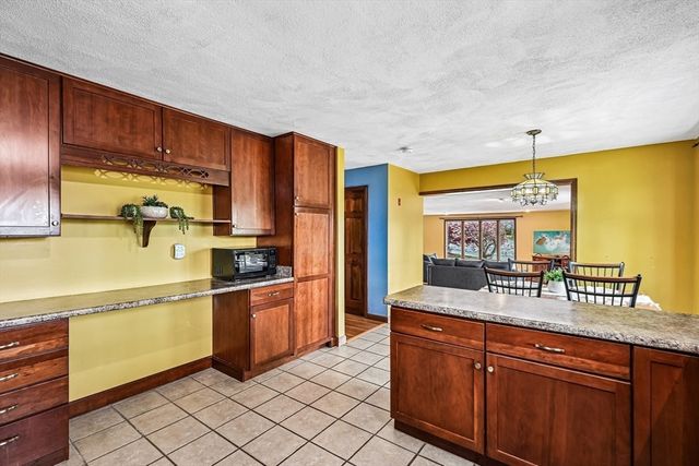 20 Crestwood Rd, North Reading, MA 01864
