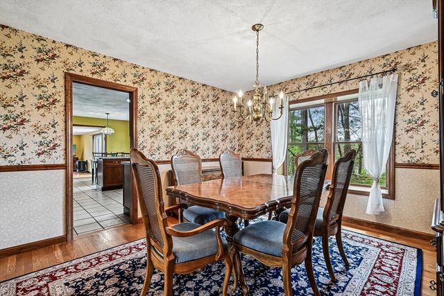 20 Crestwood Rd, North Reading, MA 01864