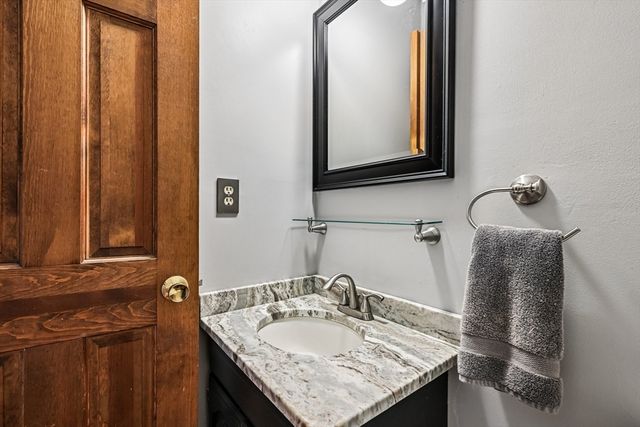20 Crestwood Rd, North Reading, MA 01864