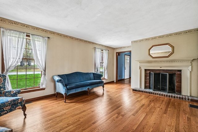 20 Crestwood Rd, North Reading, MA 01864