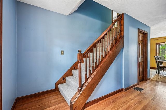 20 Crestwood Rd, North Reading, MA 01864
