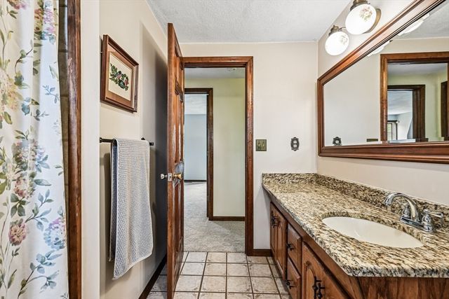 20 Crestwood Rd, North Reading, MA 01864