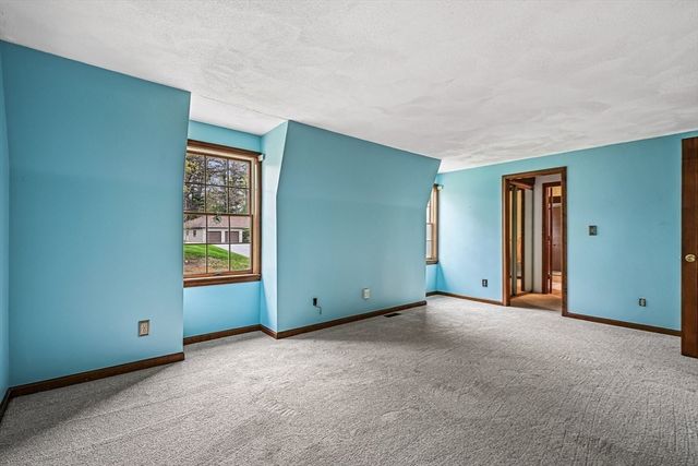 20 Crestwood Rd, North Reading, MA 01864