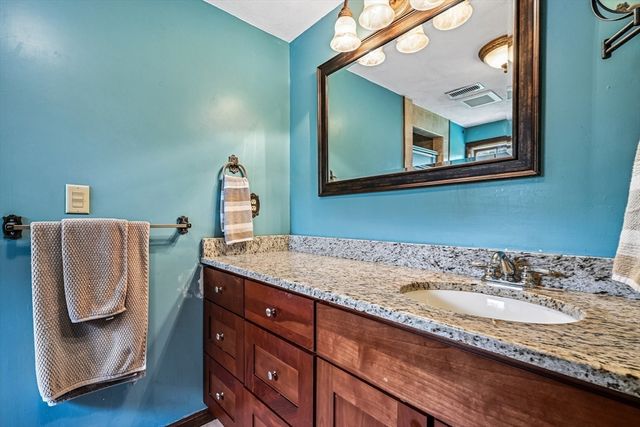 20 Crestwood Rd, North Reading, MA 01864