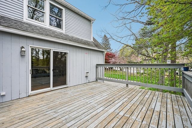 20 Crestwood Rd, North Reading, MA 01864
