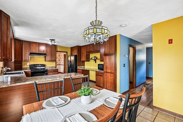 20 Crestwood Rd, North Reading, MA 01864