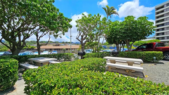 1160 Ala Napunani Street 1706, Honolulu, HI 96818