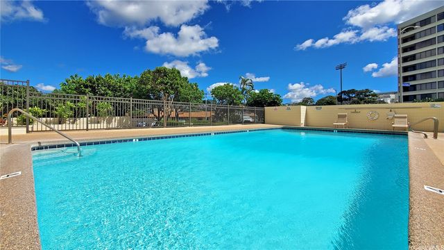 1160 Ala Napunani Street 1706, Honolulu, HI 96818