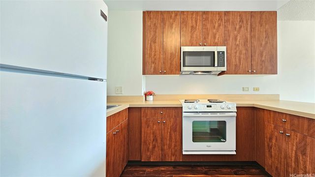 1160 Ala Napunani Street 1706, Honolulu, HI 96818