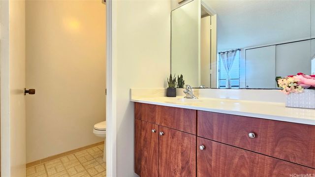 1160 Ala Napunani Street 1706, Honolulu, HI 96818