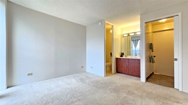 1160 Ala Napunani Street 1706, Honolulu, HI 96818