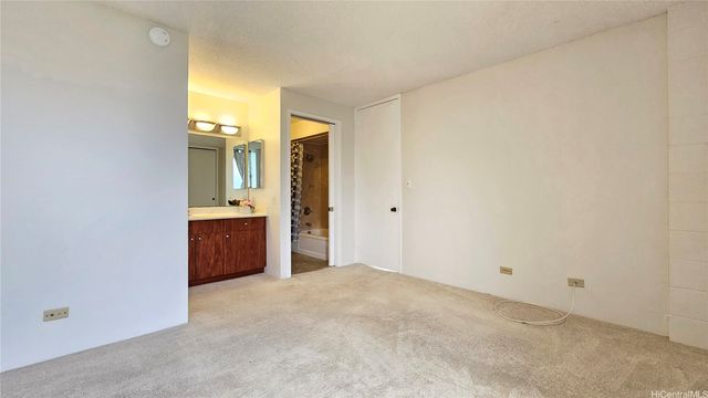 1160 Ala Napunani Street 1706, Honolulu, HI 96818