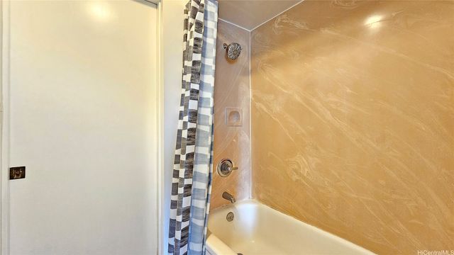 1160 Ala Napunani Street 1706, Honolulu, HI 96818