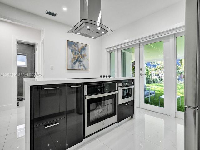 210 NE 85th St, El Portal, FL 33138