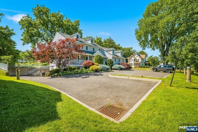 646 Teaneck Road, Teaneck, NJ 07666