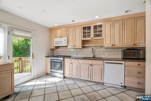 646 Teaneck Road, Teaneck, NJ 07666