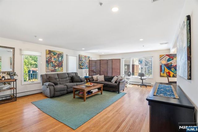 646 Teaneck Road, Teaneck, NJ 07666