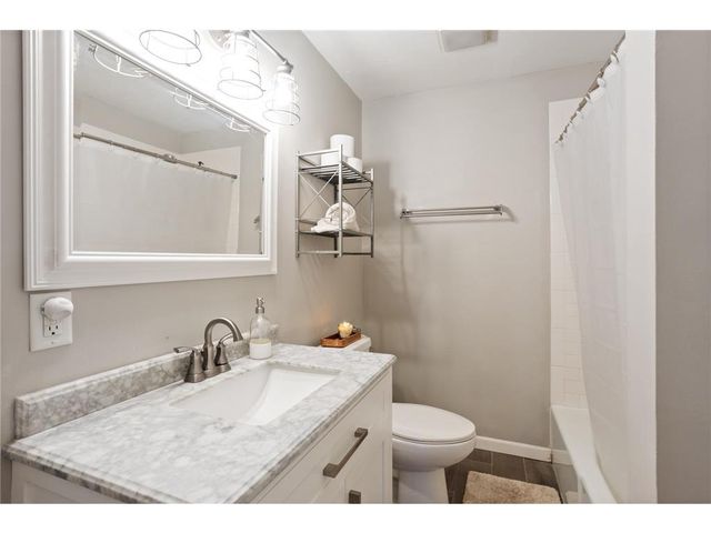 4820 Park Commons Drive #220, Minneapolis, MN 55416