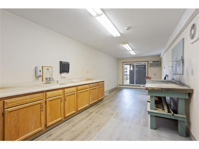 4820 Park Commons Drive #220, Minneapolis, MN 55416