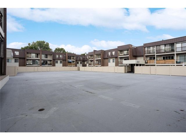 4820 Park Commons Drive #220, Minneapolis, MN 55416
