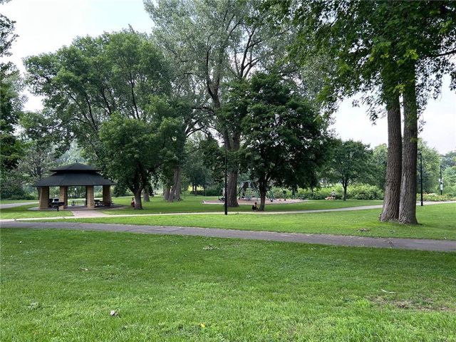 4820 Park Commons Drive #220, Minneapolis, MN 55416