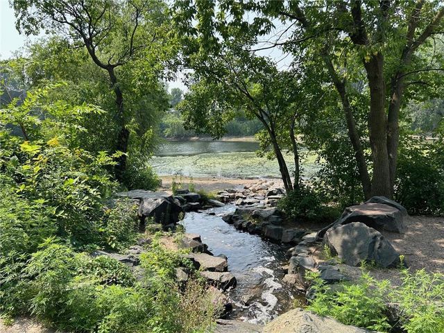 4820 Park Commons Drive #220, Minneapolis, MN 55416